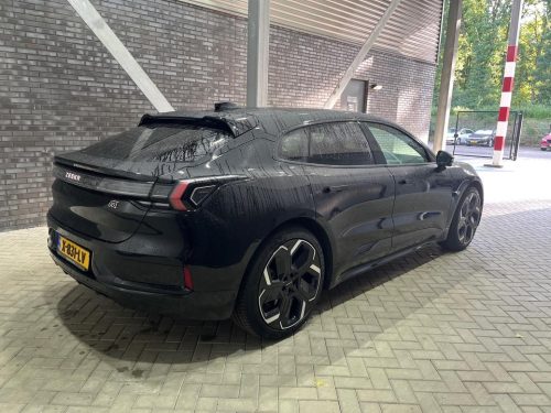 ZEEKR 001
