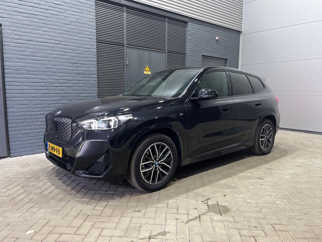 BMW iX1