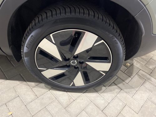 Volvo EX40