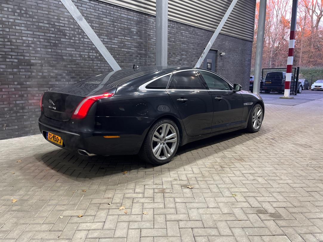 Jaguar XJ