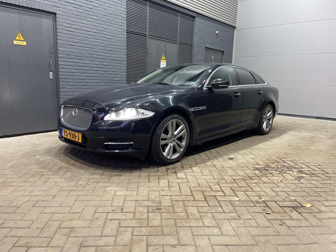 Jaguar XJ