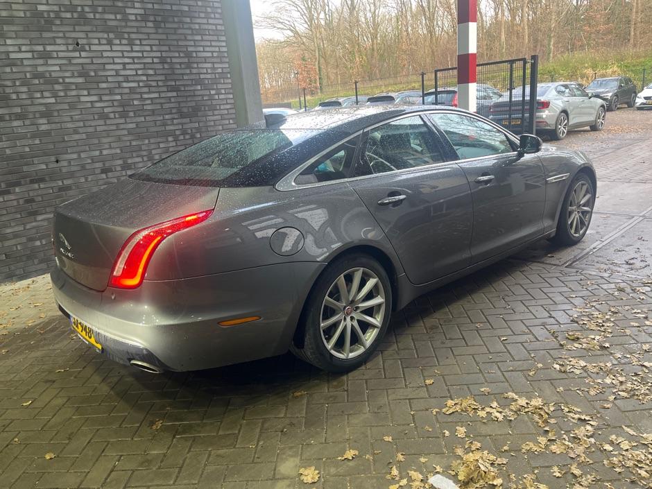 Jaguar XJ