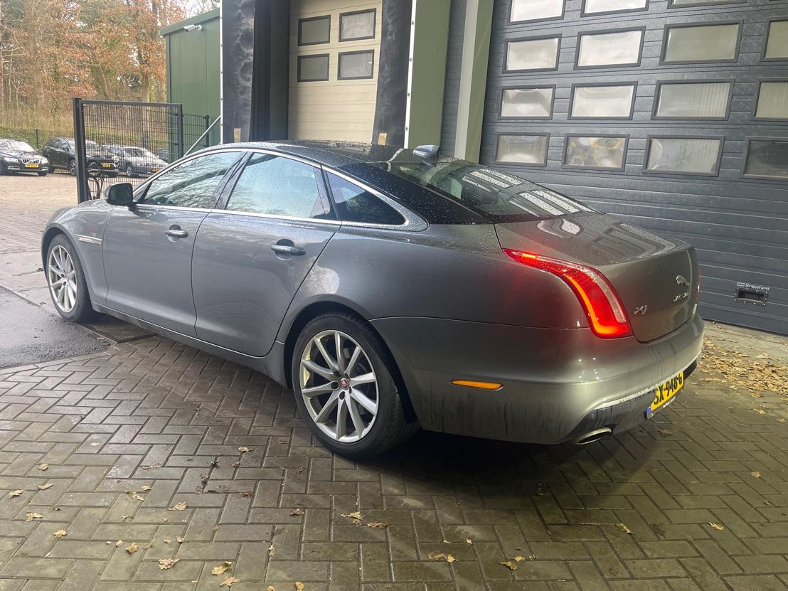 Jaguar XJ