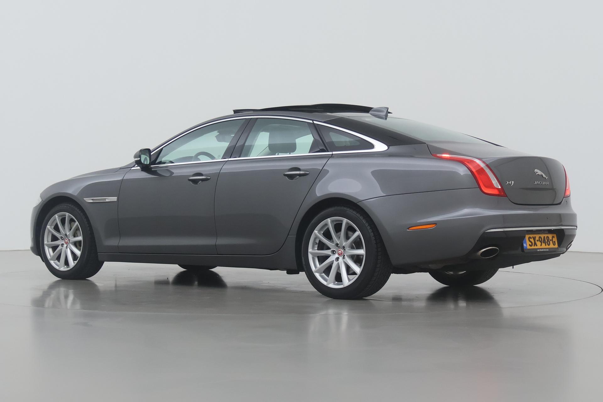 Jaguar XJ