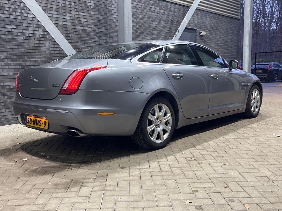 Jaguar XJ