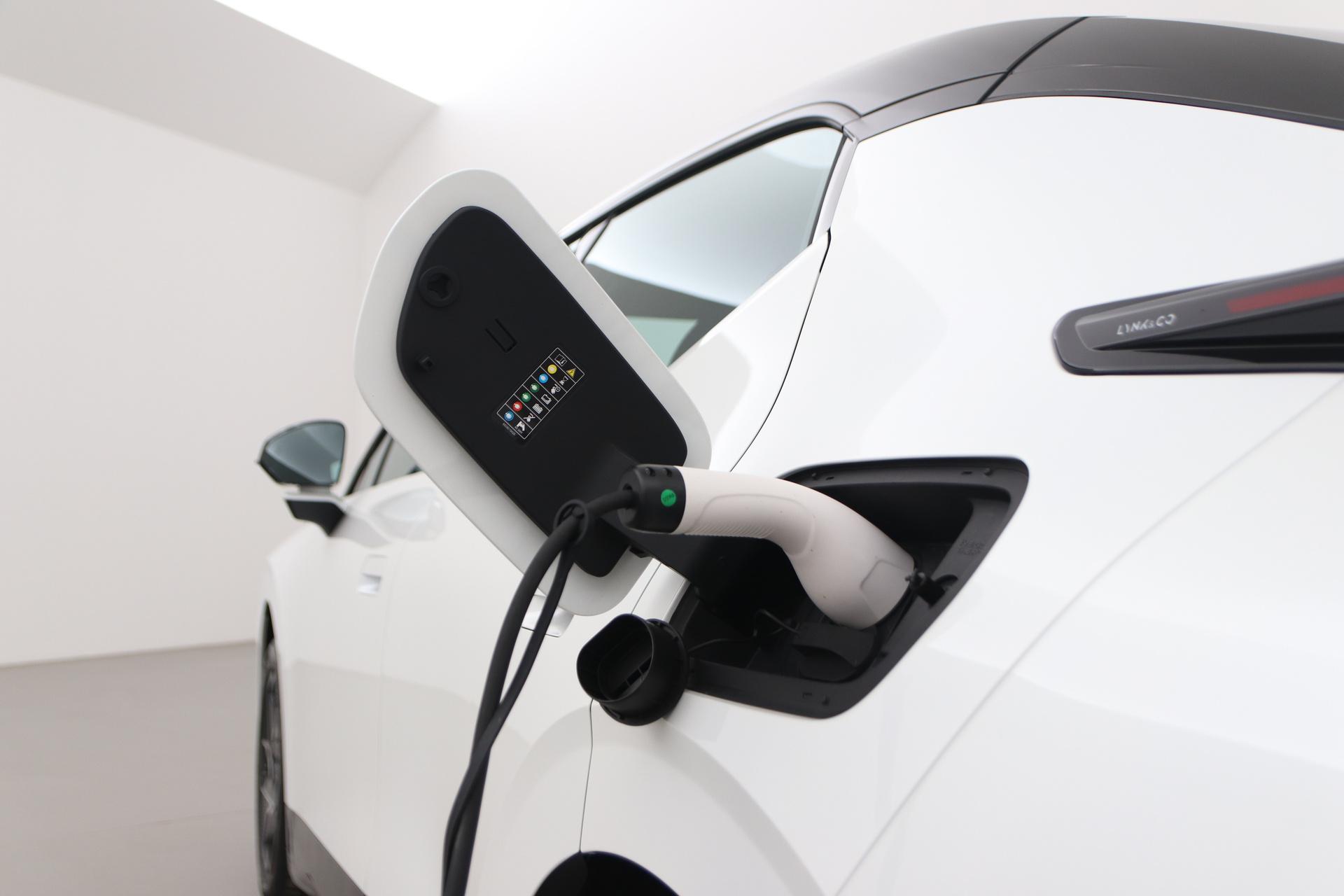 Lynk & Co 02