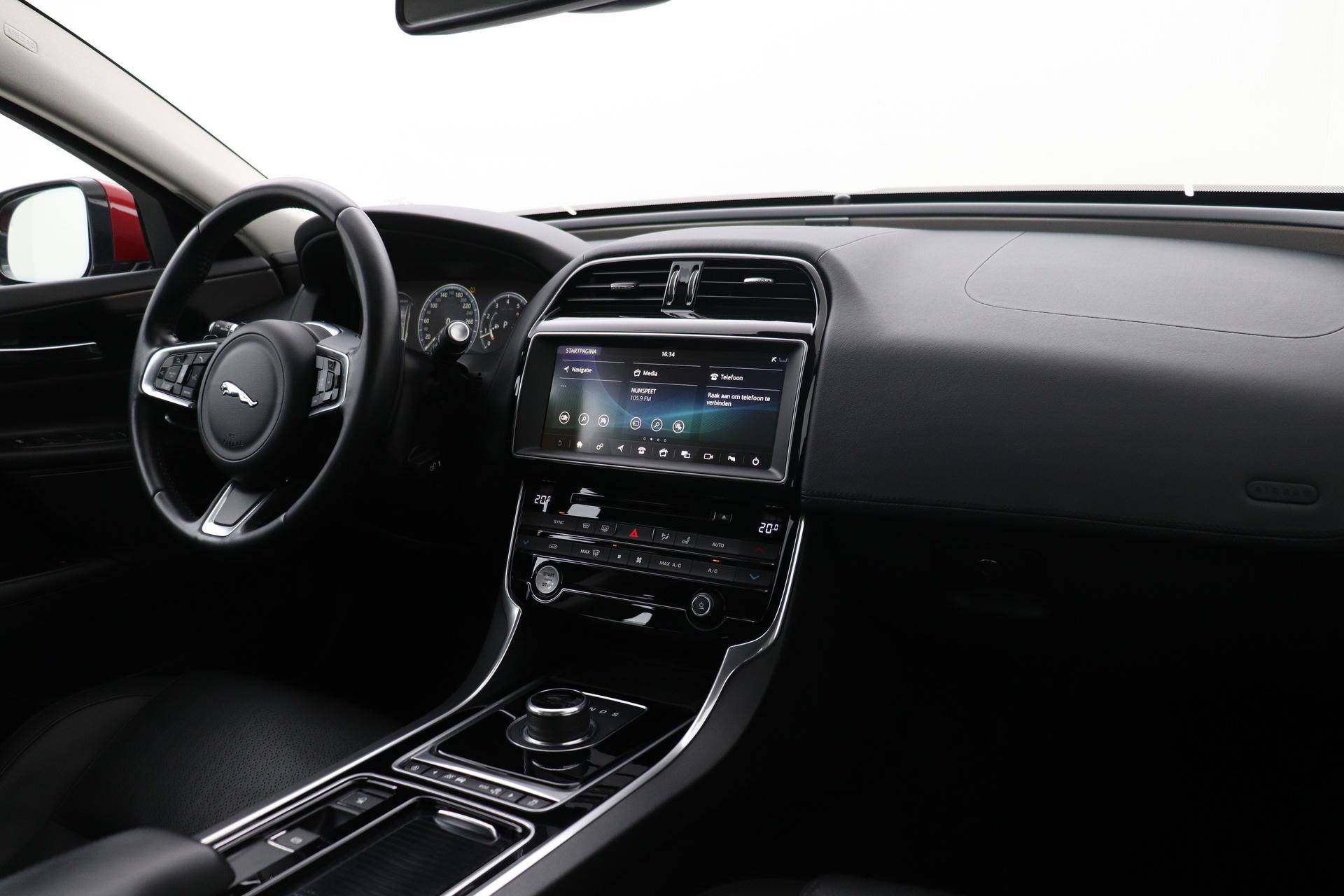 Jaguar XE
