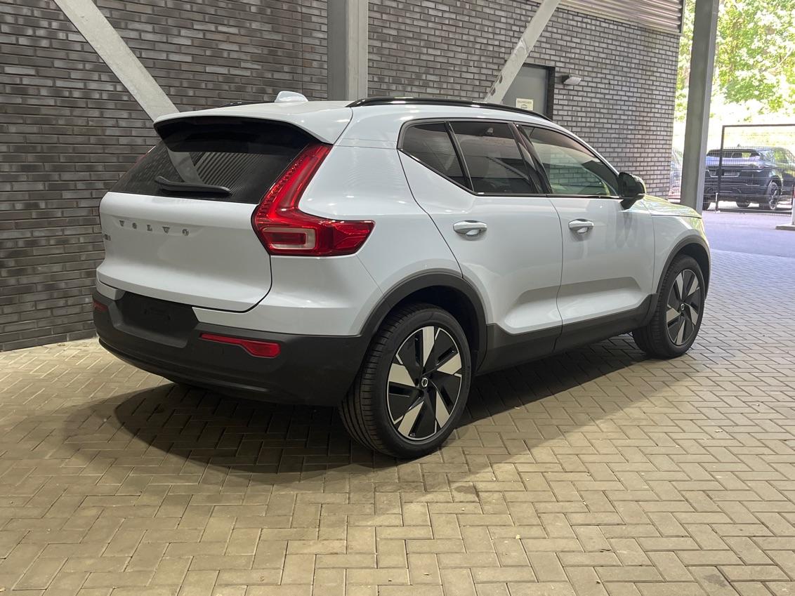 Volvo EX40
