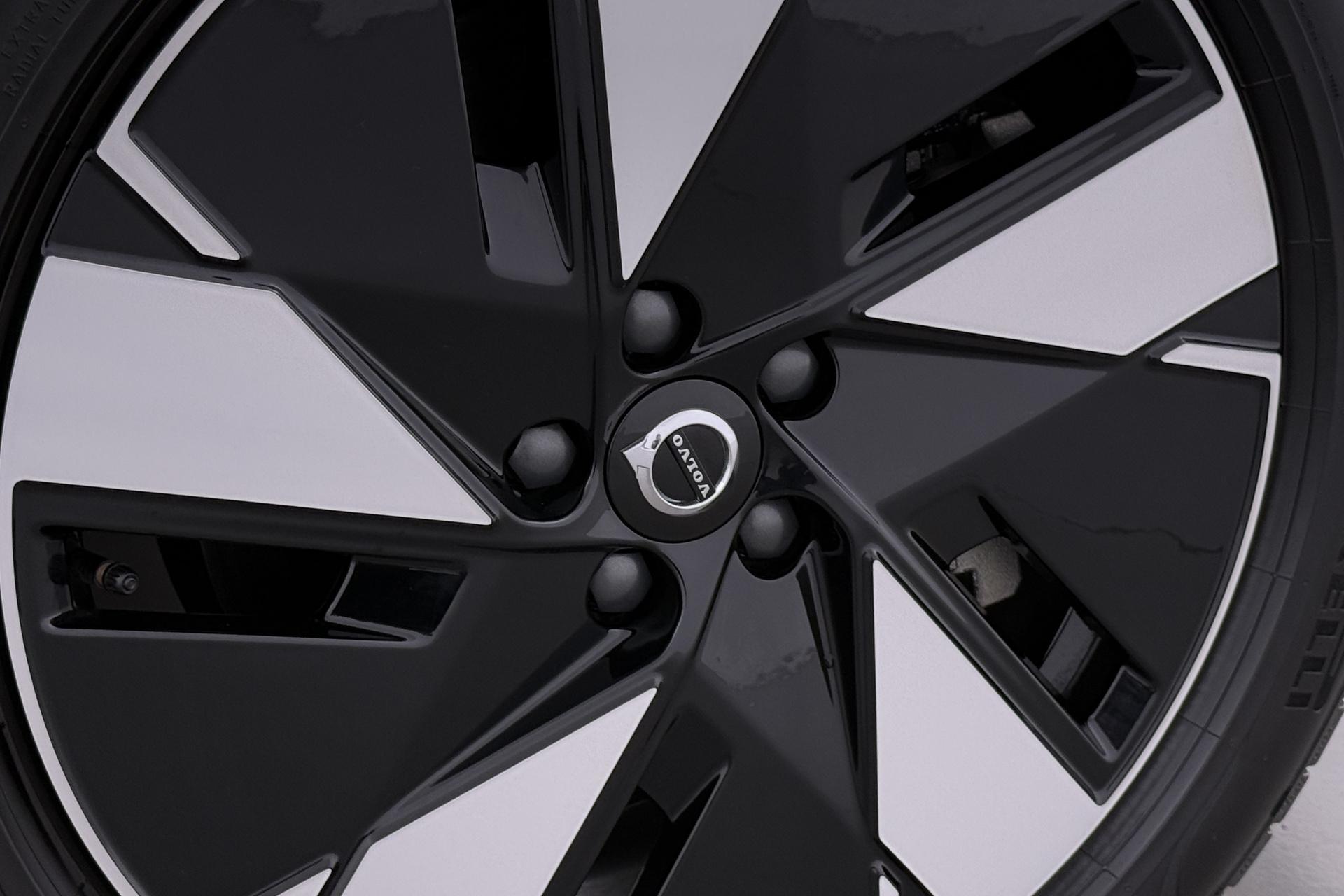 Volvo EX40