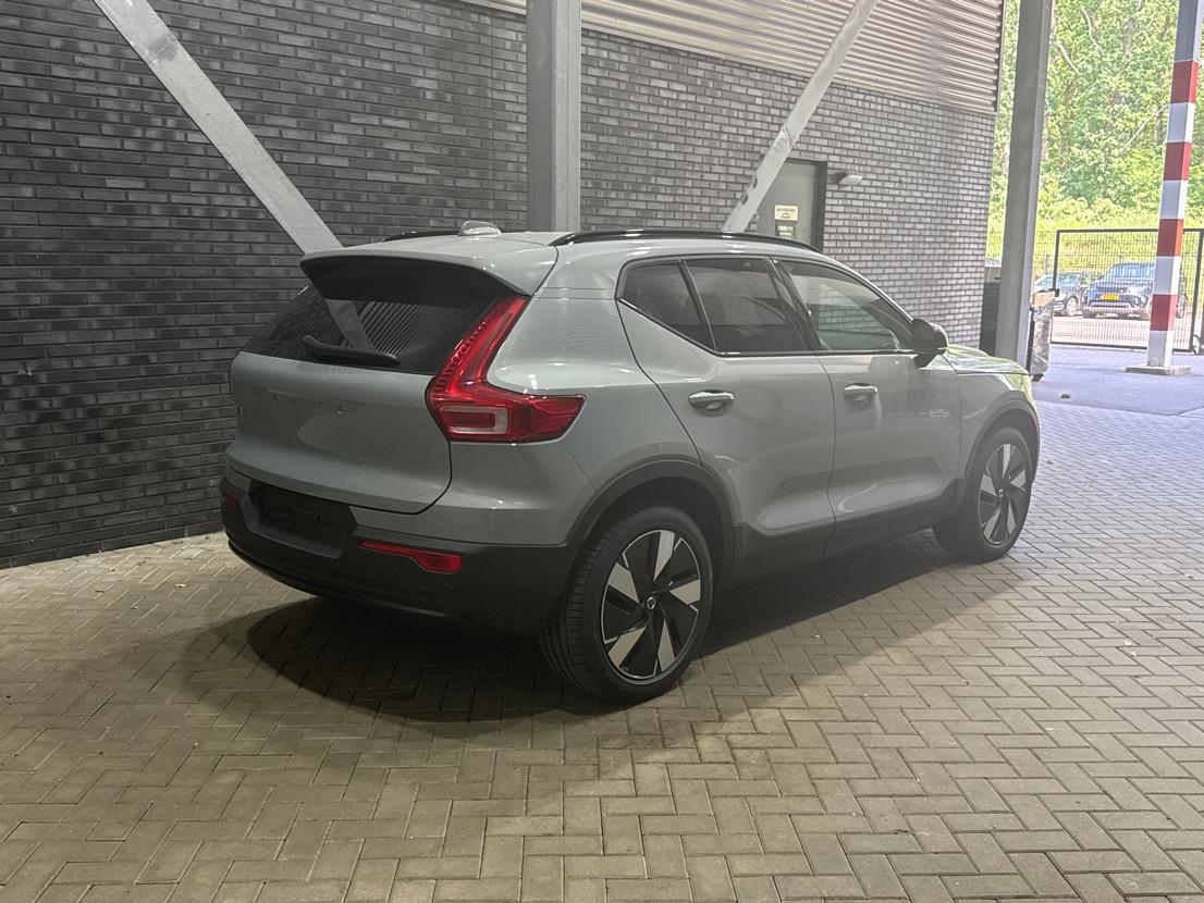 Volvo EX40
