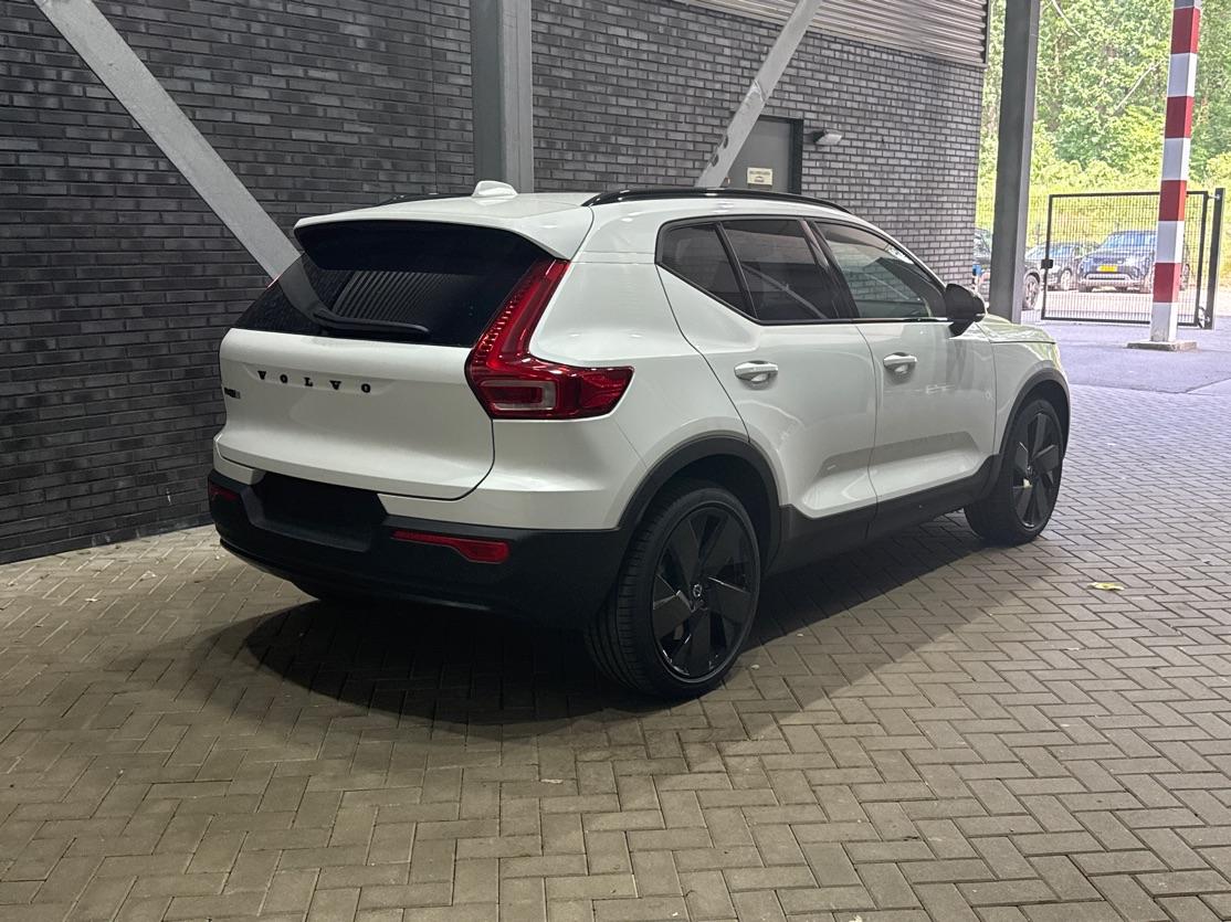 Volvo EX40