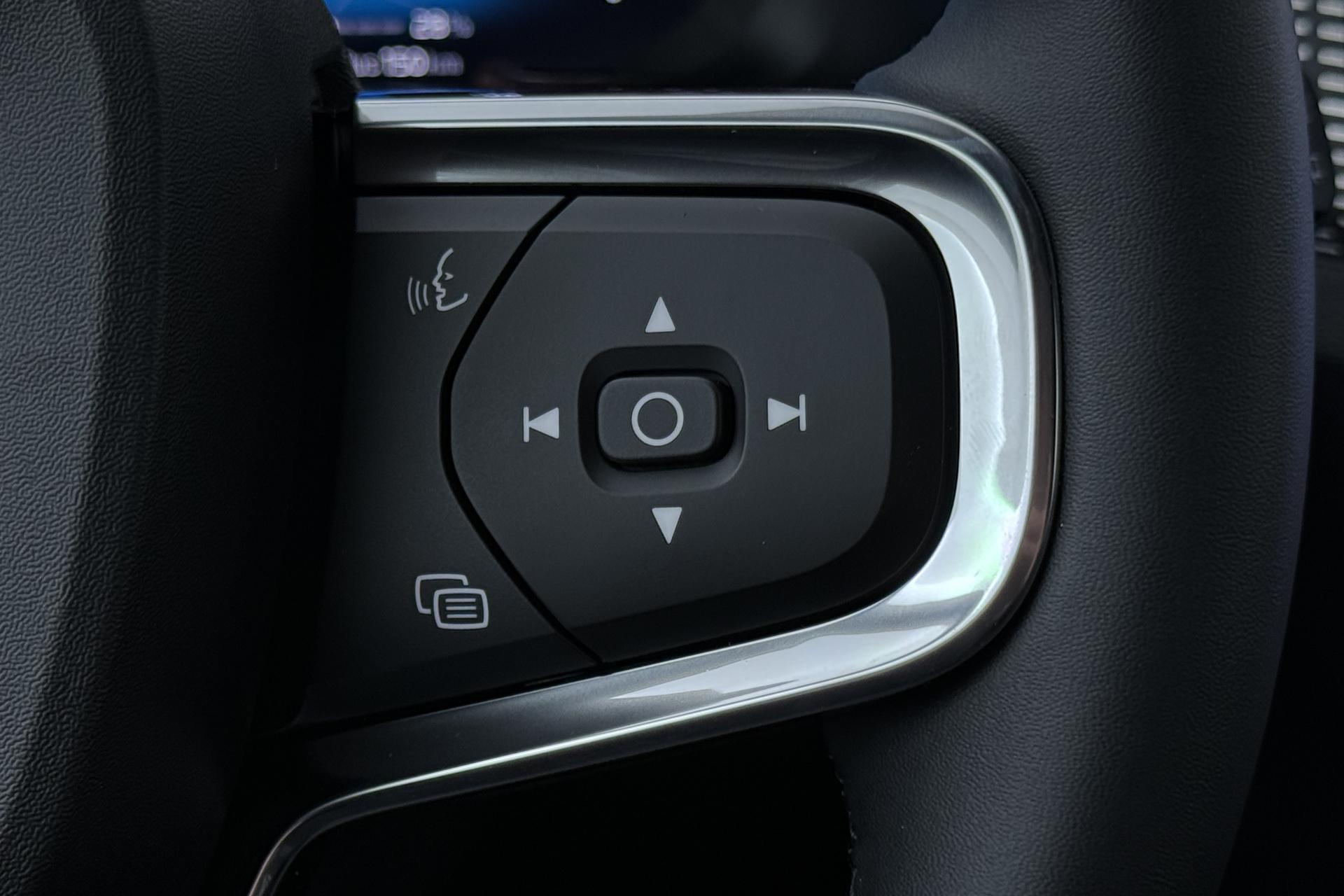Volvo EX40